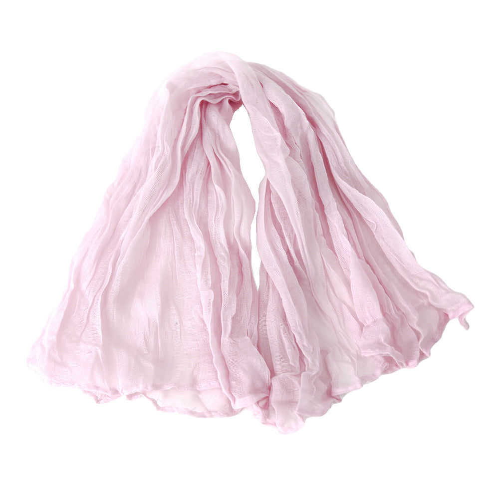 A gauze napkin in dusty pink, made from soft cotton fabric. The subtle dusty pink color adds a vintage and elegant touch to table settings, ideal for enhancing a chic and charming ambiance.