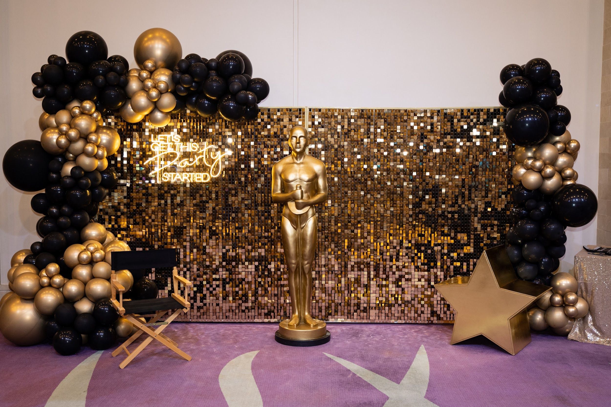 A sequin wall in gold and silver, featuring a dazzling and elegant design. The shimmering sequins in gold and silver create a luxurious and eye-catching backdrop, perfect for adding a glamorous touch to events, parties, and photo shoots.