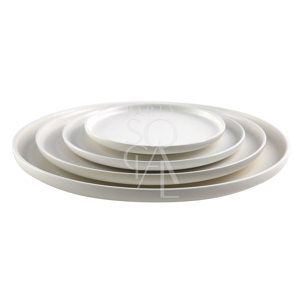 Ceramic plates in white, featuring a classic and elegant design. The smooth, glazed ceramic finish offers a clean and sophisticated look, making these plates ideal for formal dining, casual meals, and adding a timeless touch to any table setting.