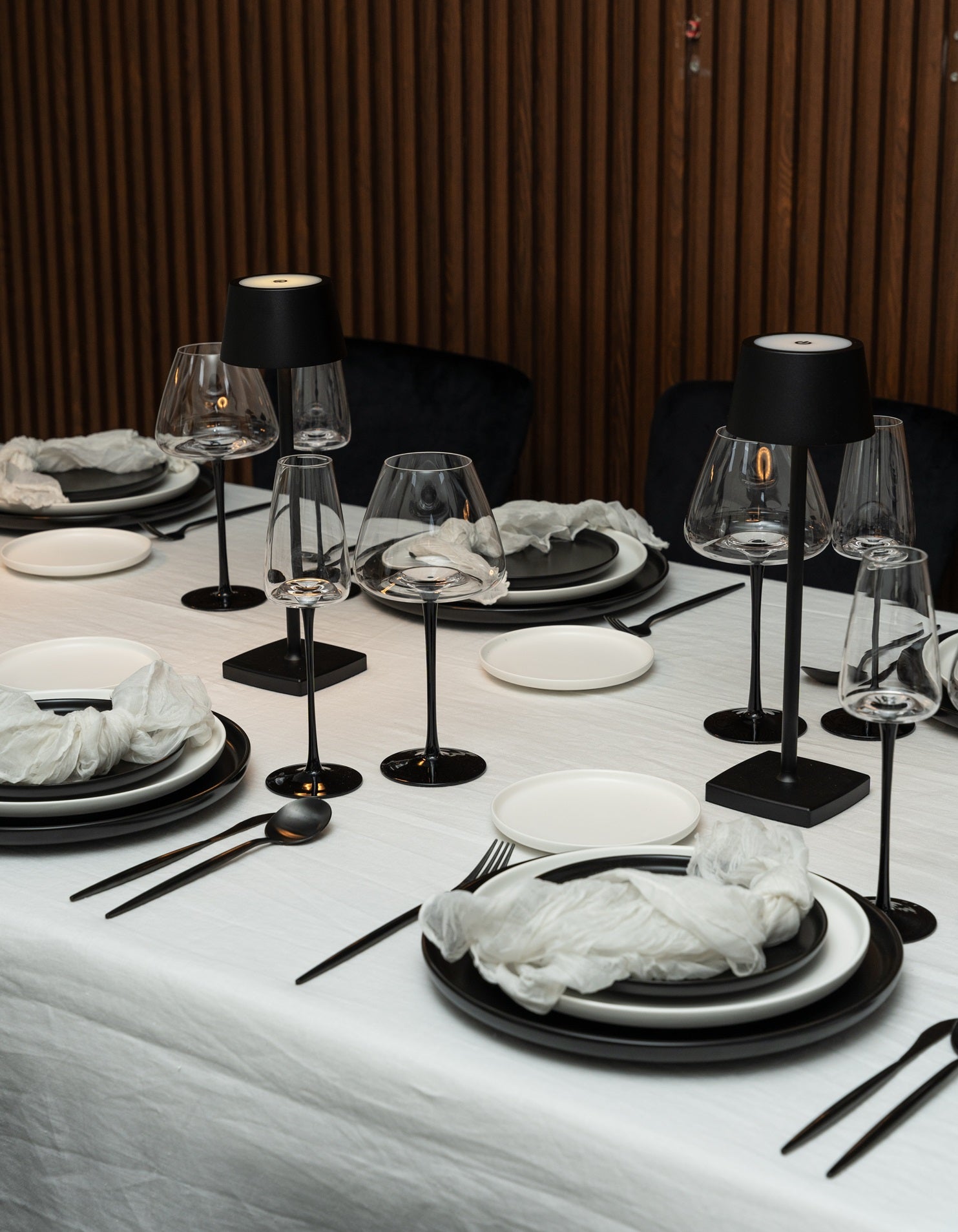 Sleek wireless lamp in black, featuring a modern and minimalist design with a smooth, matte finish. The lamp’s wireless functionality and elegant black color make it a stylish and convenient addition to any space, providing a sophisticated touch with versatile lighting.