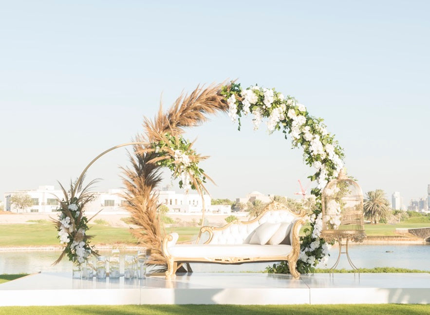 A round arch, featuring a smooth and elegant design with a circular shape. This arch provides a graceful and classic framework, ideal for enhancing the decor of events, ceremonies, or photo shoots with a stylish and sophisticated focal point.