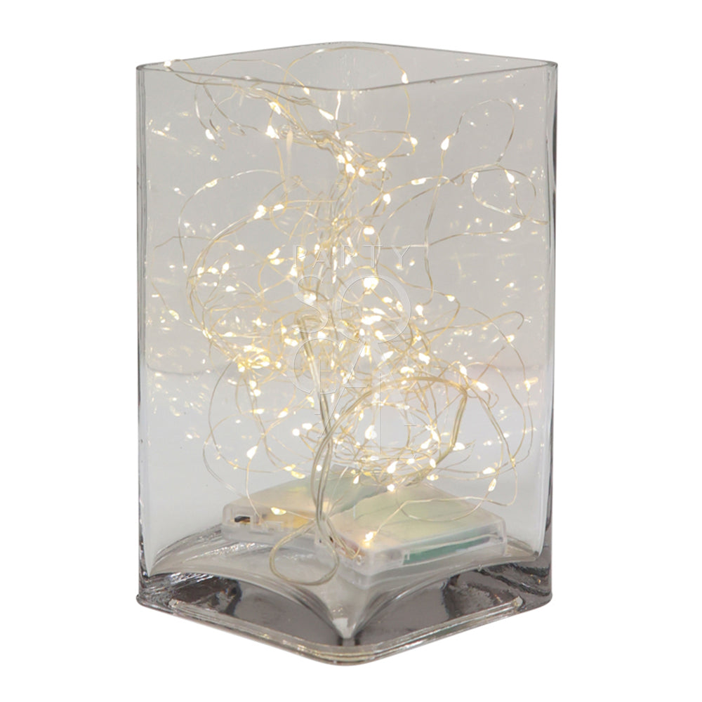 Modern square glass vases with a sleek, transparent design, featuring clean lines and a versatile shape. The vases are perfect for showcasing floral arrangements or decorative elements, adding a touch of contemporary elegance to any space.