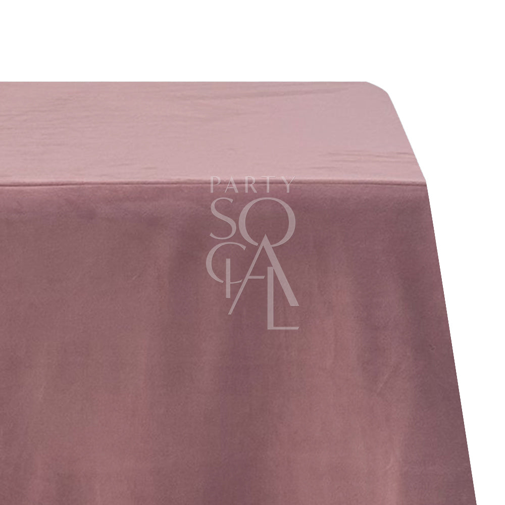 A rectangular velvet tablecloth in old rose, made from a cotton/linen blend. This charming tablecloth adds a touch of vintage elegance and softness to your dining area, with its rich, velvety texture and delicate, rosy color.