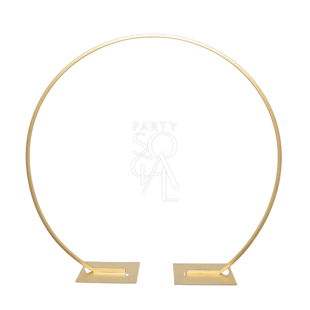 A round arch, featuring a smooth and elegant design with a circular shape. This arch provides a graceful and classic framework, ideal for enhancing the decor of events, ceremonies, or photo shoots with a stylish and sophisticated focal point.