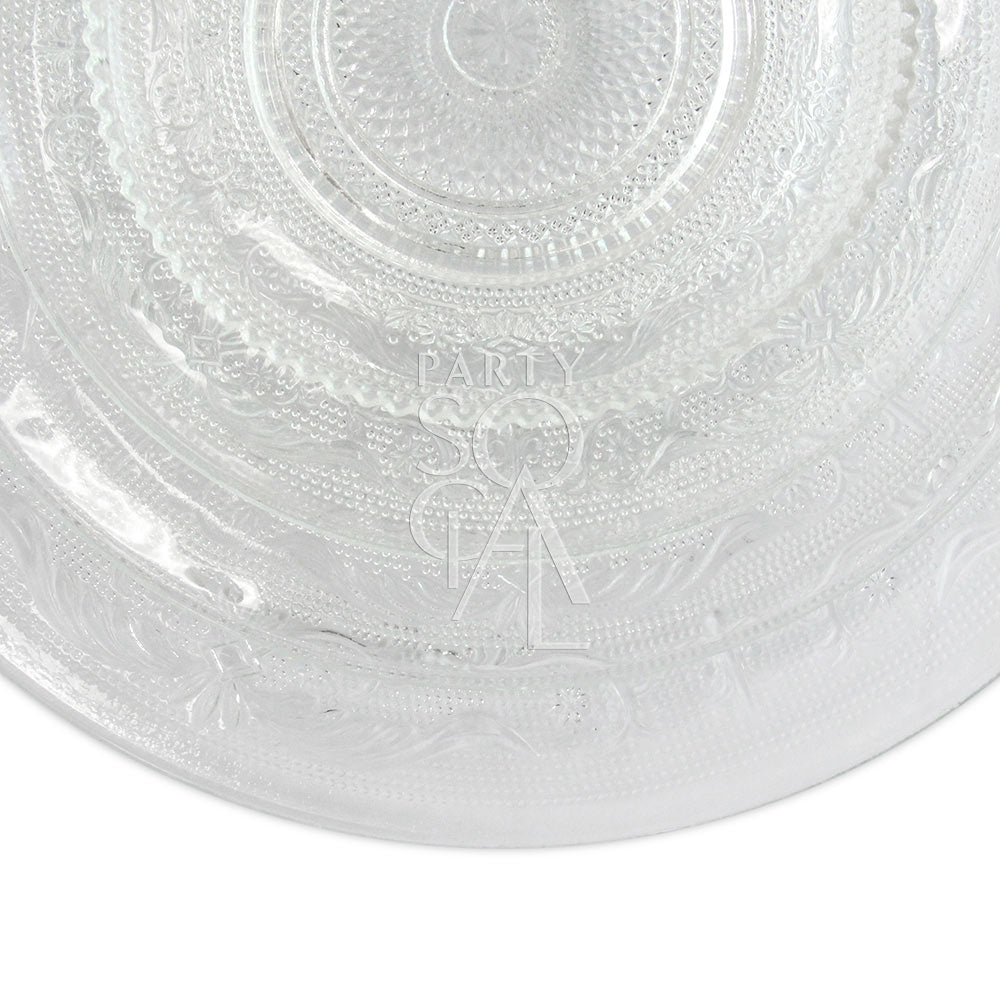 Vintage clear glass plates featuring an elegant and timeless design. These plates have a classic transparent glass surface with intricate vintage patterns, adding a touch of nostalgia and sophistication to any table setting. Ideal for formal dinners, special occasions, or adding a refined detail to everyday meals.