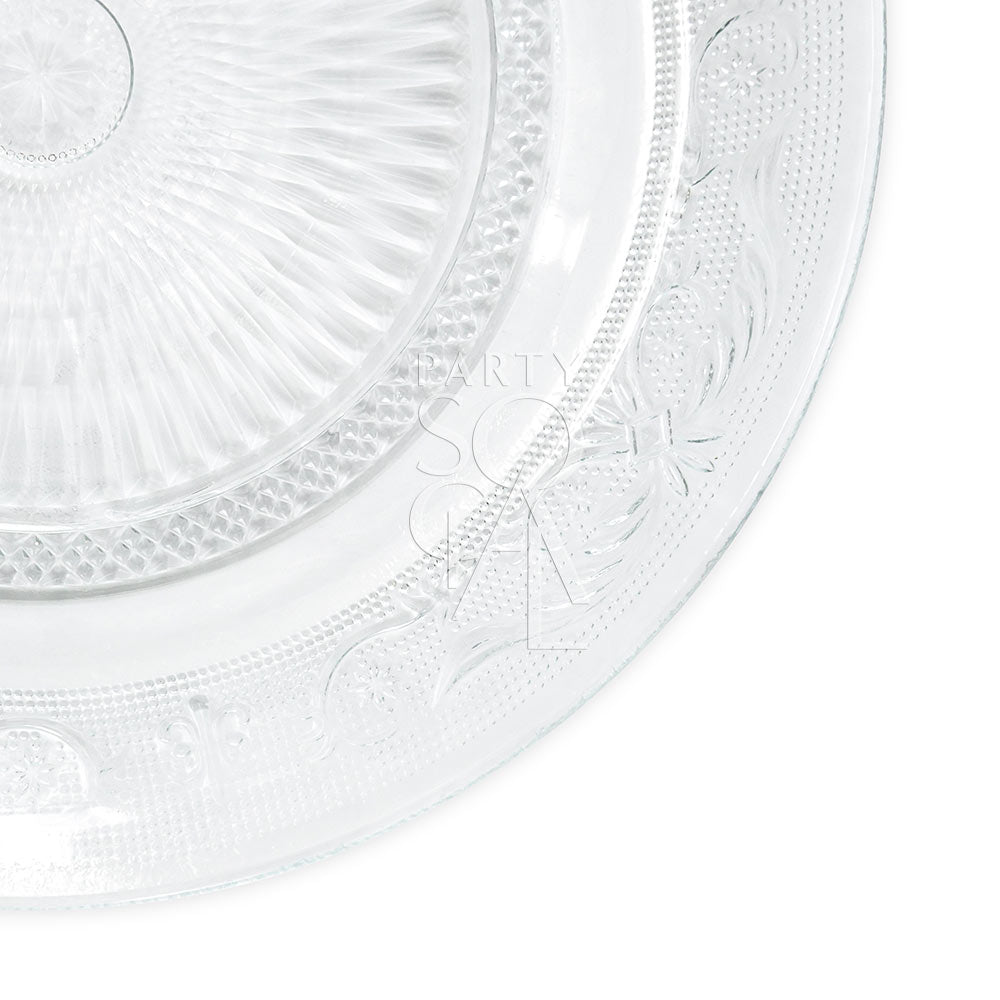 Vintage clear glass plates featuring an elegant and timeless design. These plates have a classic transparent glass surface with intricate vintage patterns, adding a touch of nostalgia and sophistication to any table setting. Ideal for formal dinners, special occasions, or adding a refined detail to everyday meals.