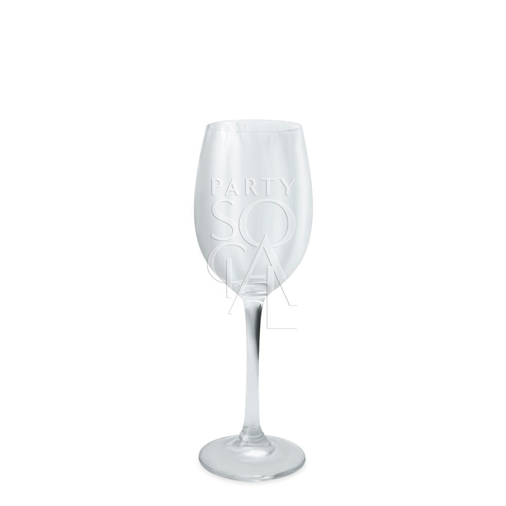Simple glasses from the Flamenco range featuring a versatile design that complements both classic and modern china or flatware. These glasses have a clear and understated appearance, making them suitable for a variety of table settings and occasions. The color of the product matches the product image, though slight color variations may occur due to screen display differences.