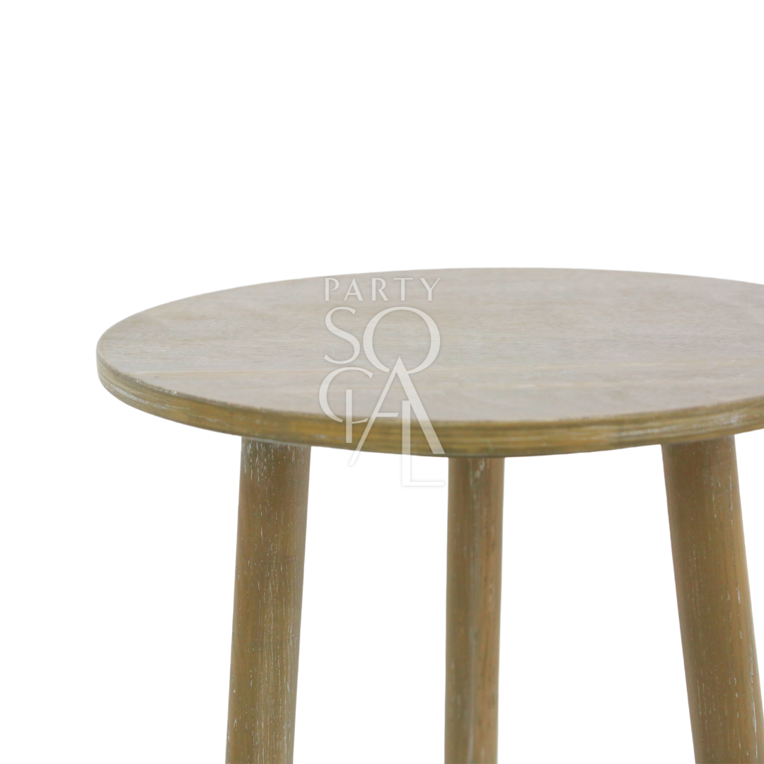 A wooden coffee table featuring a timeless and rustic design. This sturdy table is crafted from high-quality wood, offering both durability and classic appeal. Ideal for living rooms, lounges, or offices, it adds a warm and natural touch to any setting, perfect for holding drinks, books, and decor items.