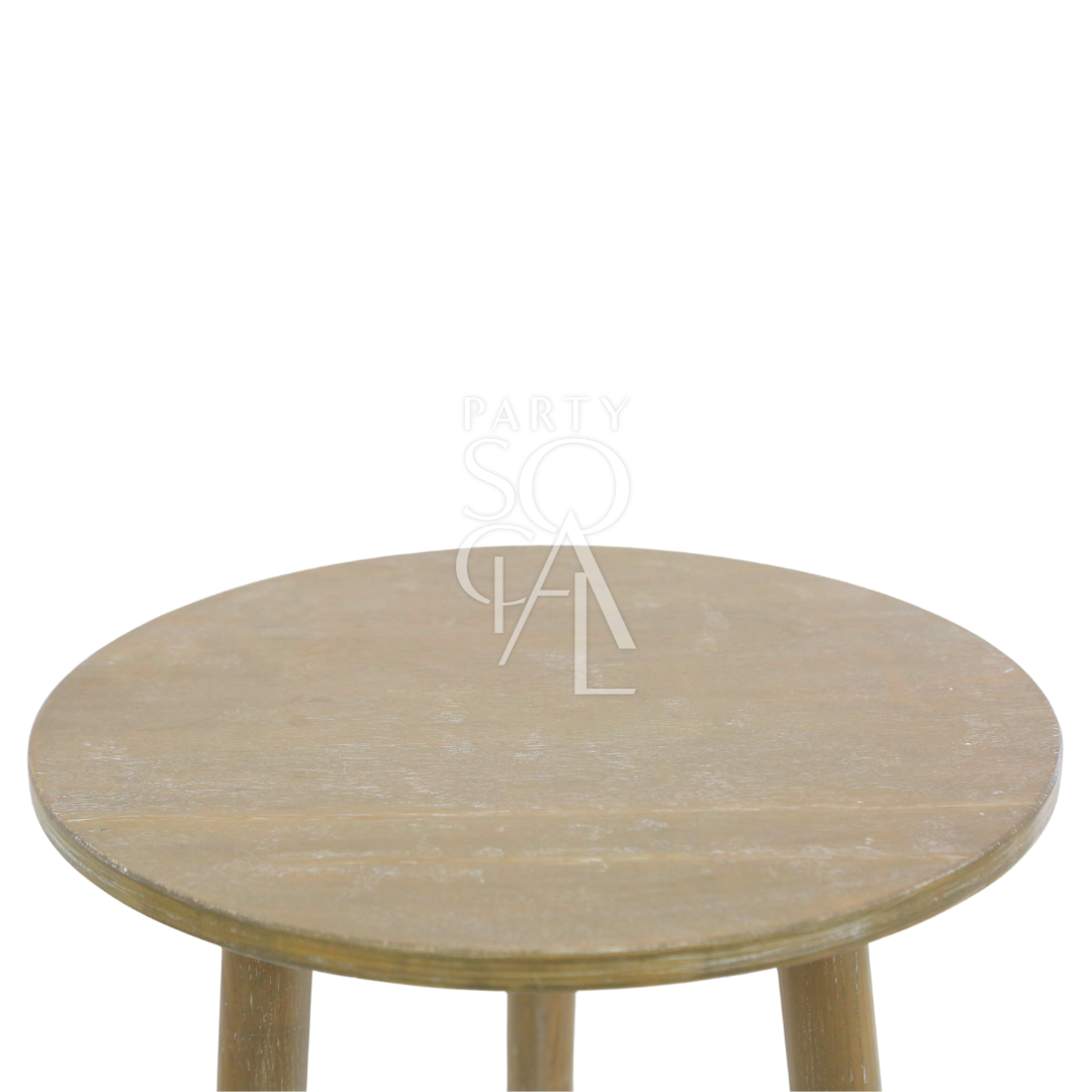 A wooden coffee table featuring a timeless and rustic design. This sturdy table is crafted from high-quality wood, offering both durability and classic appeal. Ideal for living rooms, lounges, or offices, it adds a warm and natural touch to any setting, perfect for holding drinks, books, and decor items.