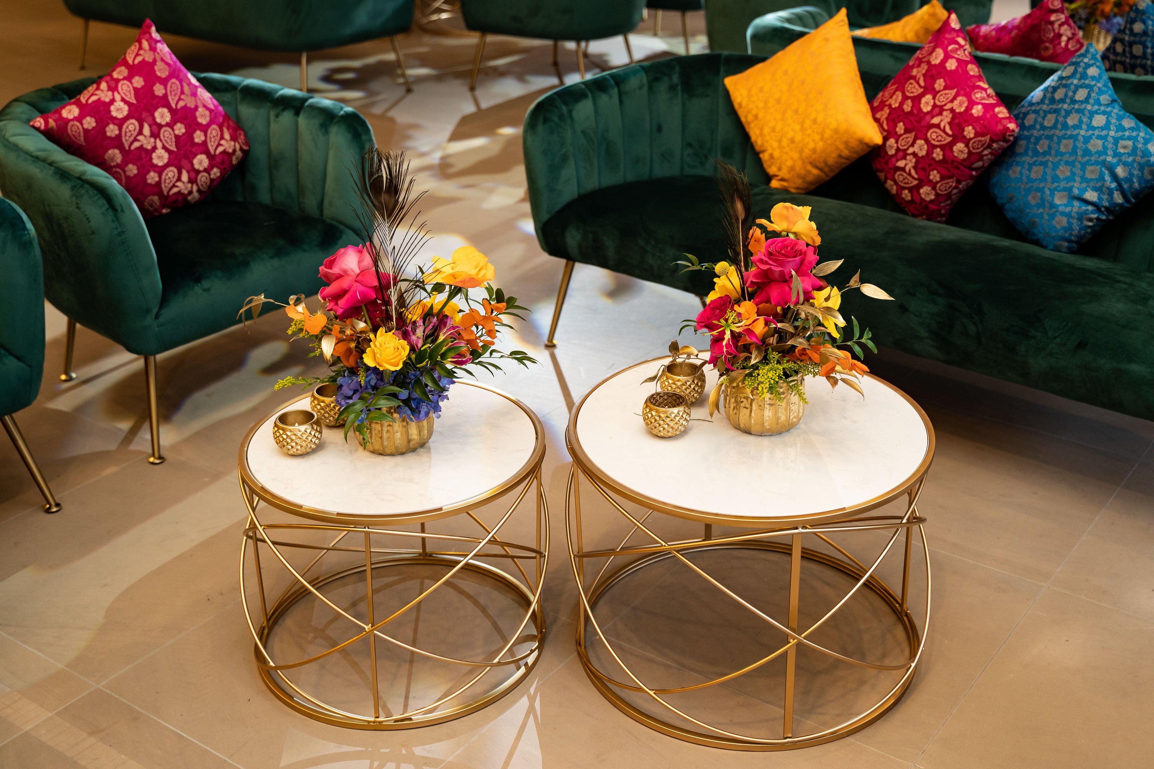 A gold wire coffee table with a marble top featuring a chic and modern design. This stylish table boasts a luxurious marble surface paired with an elegant gold wireframe, creating a striking centerpiece for any living room or lounge. Perfect for adding a touch of sophistication and contemporary flair to your space while providing a functional surface for drinks, decor, and more.