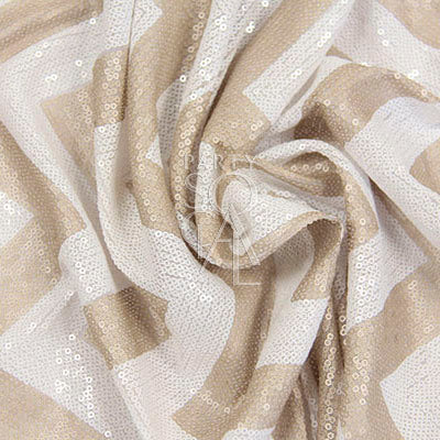 Round tablecloth with a chevron pattern, showcasing a dynamic and stylish design. The chevron pattern adds a modern and geometric touch to the table setting, creating a visually appealing and sophisticated look for any occasion.