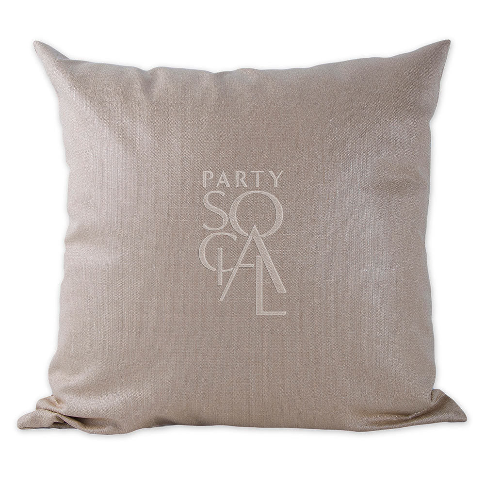 Elegant linen blend cushion cover in lavender, measuring 60x60cm. The soothing lavender color and textured fabric offer a sophisticated and serene accent, ideal for larger cushions and decor.
