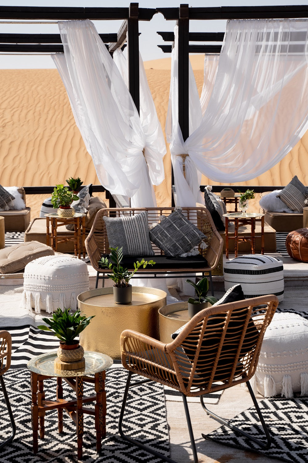 Charming rattan coffee table featuring a natural woven rattan base with a sleek, transparent glass top. The table’s elegant design combines the texture of rattan with the sophistication of glass, making it a stylish and functional centerpiece for living rooms or outdoor spaces.