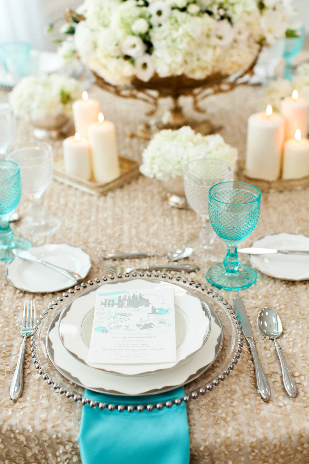 Stylish beaded charger plate in silver, with a decorative beaded edge that brings a refined and modern touch to your dining arrangement.
