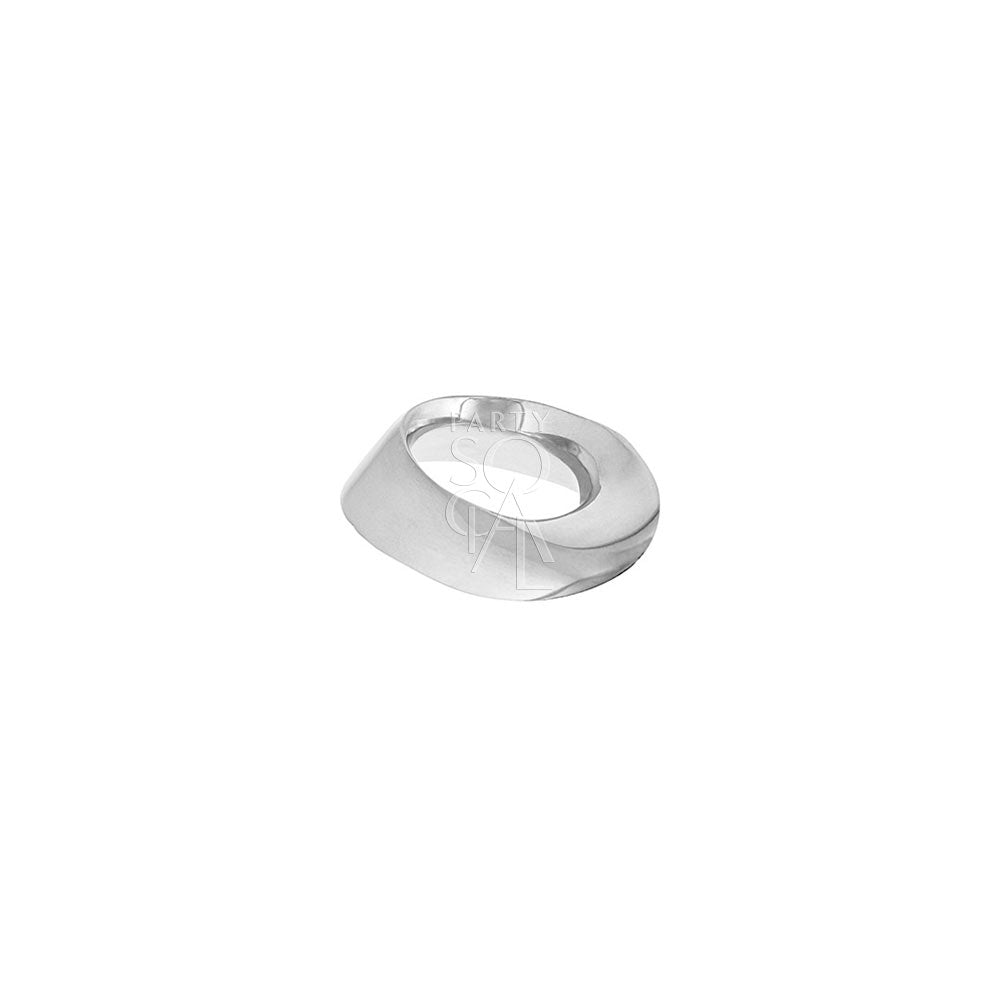 Elegant silver napkin ring featuring a twisted round design. The sleek, twisted texture adds a modern and refined touch, enhancing the sophistication of any table setting with its polished and contemporary look.