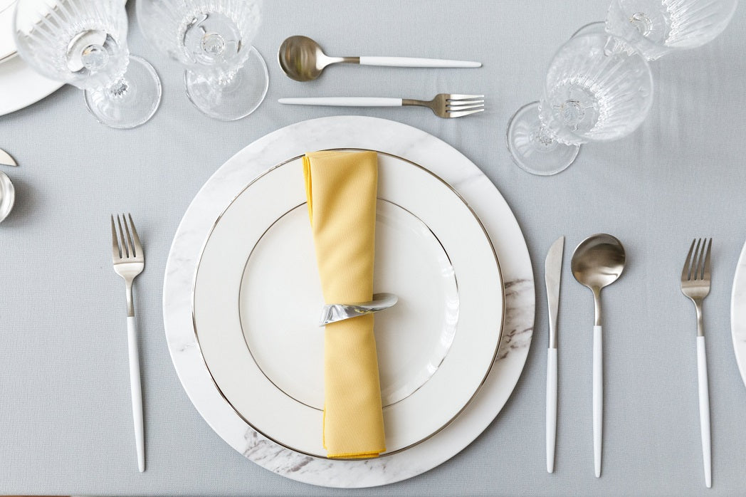 Elegant silver napkin ring featuring a twisted round design. The sleek, twisted texture adds a modern and refined touch, enhancing the sophistication of any table setting with its polished and contemporary look.