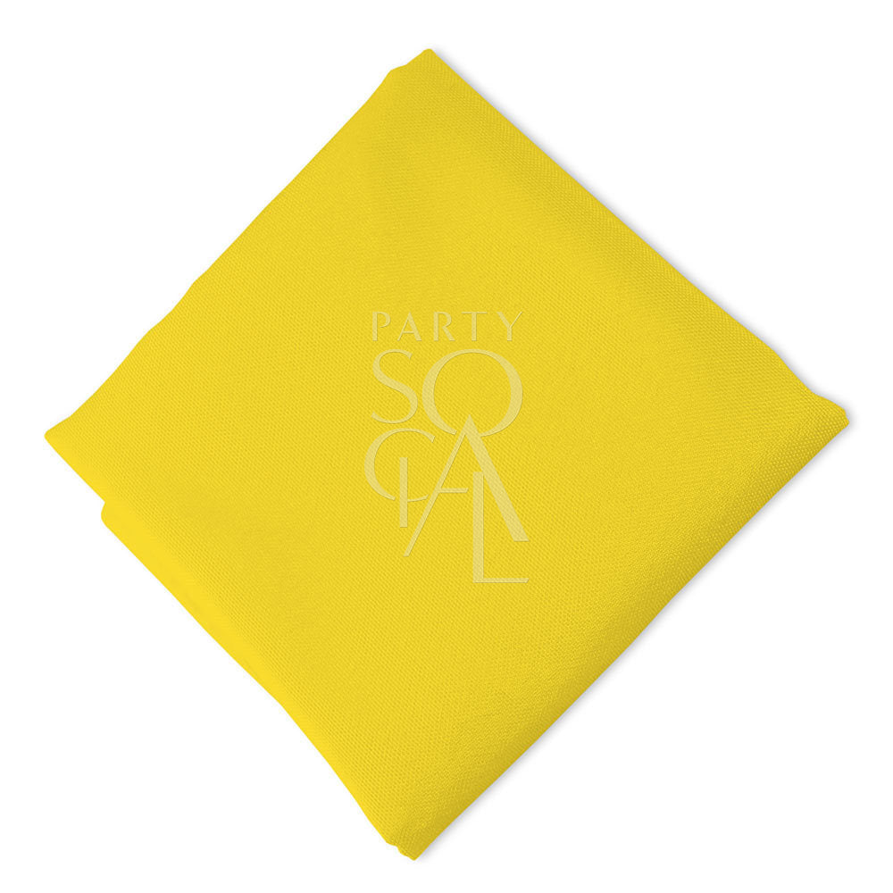 Gold-rimmed glass in a bright yellow shade, showcasing a lively and cheerful color with a golden rim. The yellow glass adds a vibrant and elegant touch, perfect for a joyful and festive table setting.