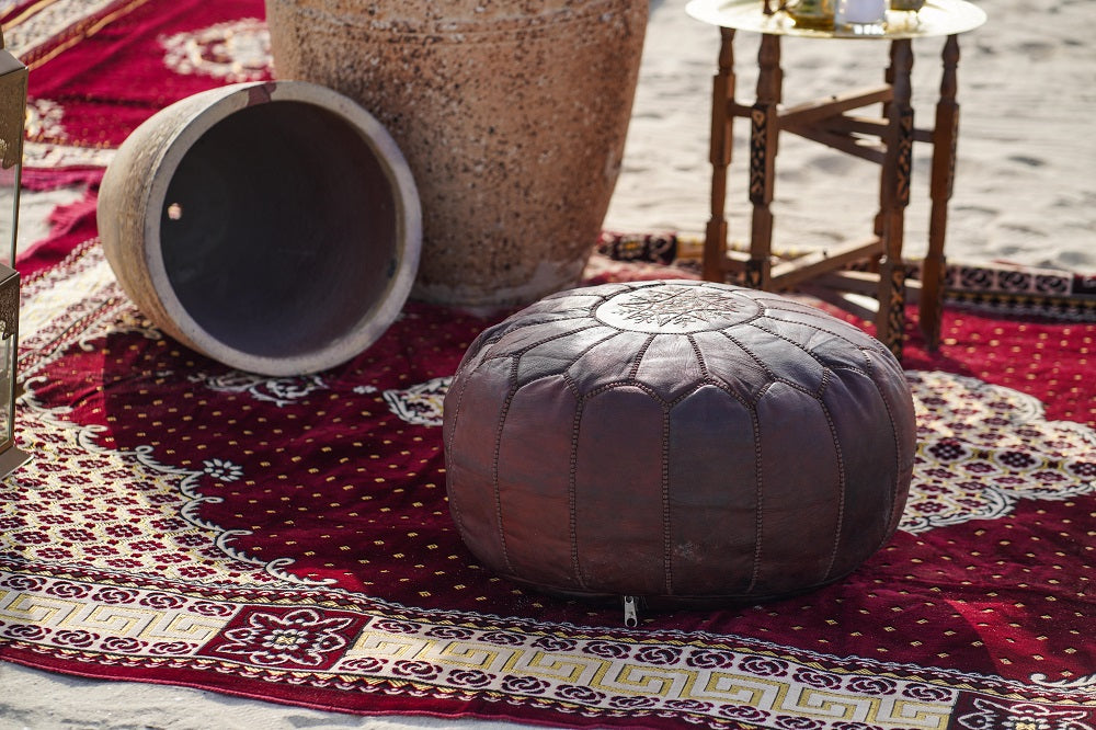 Sturdy outdoor pot with a durable design, suitable for various plants and flowers. The pot features a robust construction, ideal for withstanding outdoor conditions, and often includes drainage holes to ensure proper plant care. Its versatile style complements gardens, patios, or outdoor spaces, providing both functionality and aesthetic appeal.