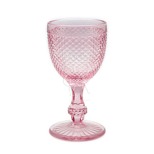 Vintage-style goblet in pink with a diamond pattern, offering a charming and refined appearance.