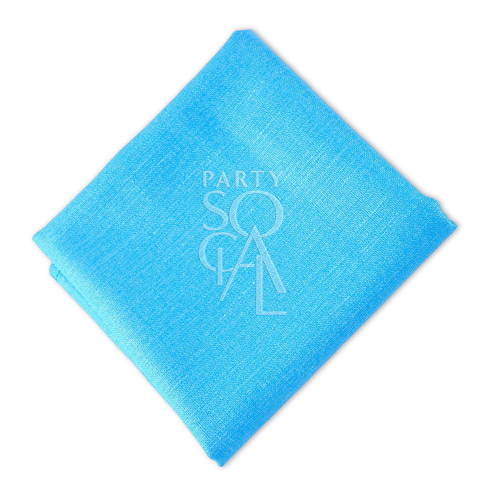 Gold-rimmed glass in a serene sky blue shade, offering a calm and refreshing color with a golden rim. The sky blue glass adds a peaceful and elegant touch, perfect for a tranquil and stylish table setting.