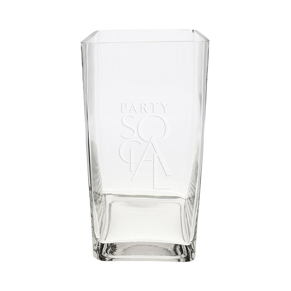 Modern square glass vases with a sleek, transparent design, featuring clean lines and a versatile shape. The vases are perfect for showcasing floral arrangements or decorative elements, adding a touch of contemporary elegance to any space.