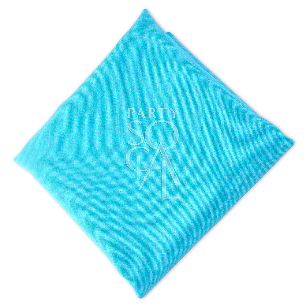 Gold-rimmed glass in a chic Tiffany blue hue, featuring a stylish and vibrant color with a gold trim. The Tiffany blue glass adds a modern and elegant touch, ideal for a glamorous and contemporary table setting.