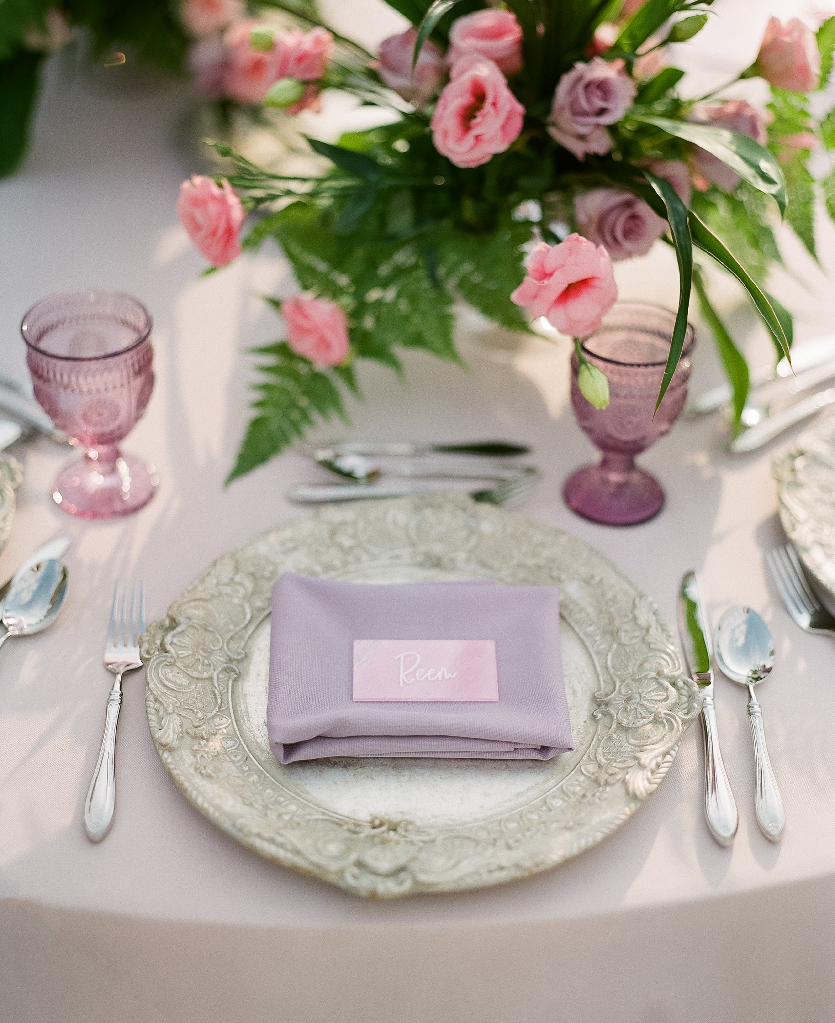 Charger plate with an antique Florentine wood design, featuring intricate detailing and a vintage-inspired look for an elegant and timeless table setting.