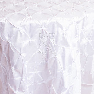 Round tablecloth with a textured fabric, featuring a subtle and elegant pattern that adds depth and interest. The textured design enhances the table setting with a sophisticated and stylish touch, ideal for both casual and formal occasions.