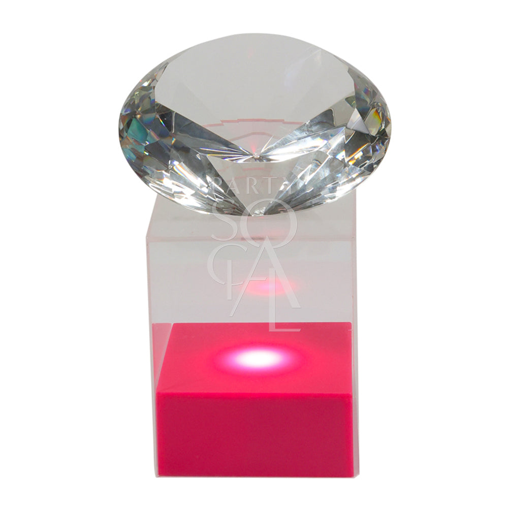 Luxurious diamond centerpiece designed to add a touch of glamour and elegance. The centerpiece features a dazzling diamond-shaped design with intricate detailing, reflecting light beautifully and creating a stunning focal point for any table or event.