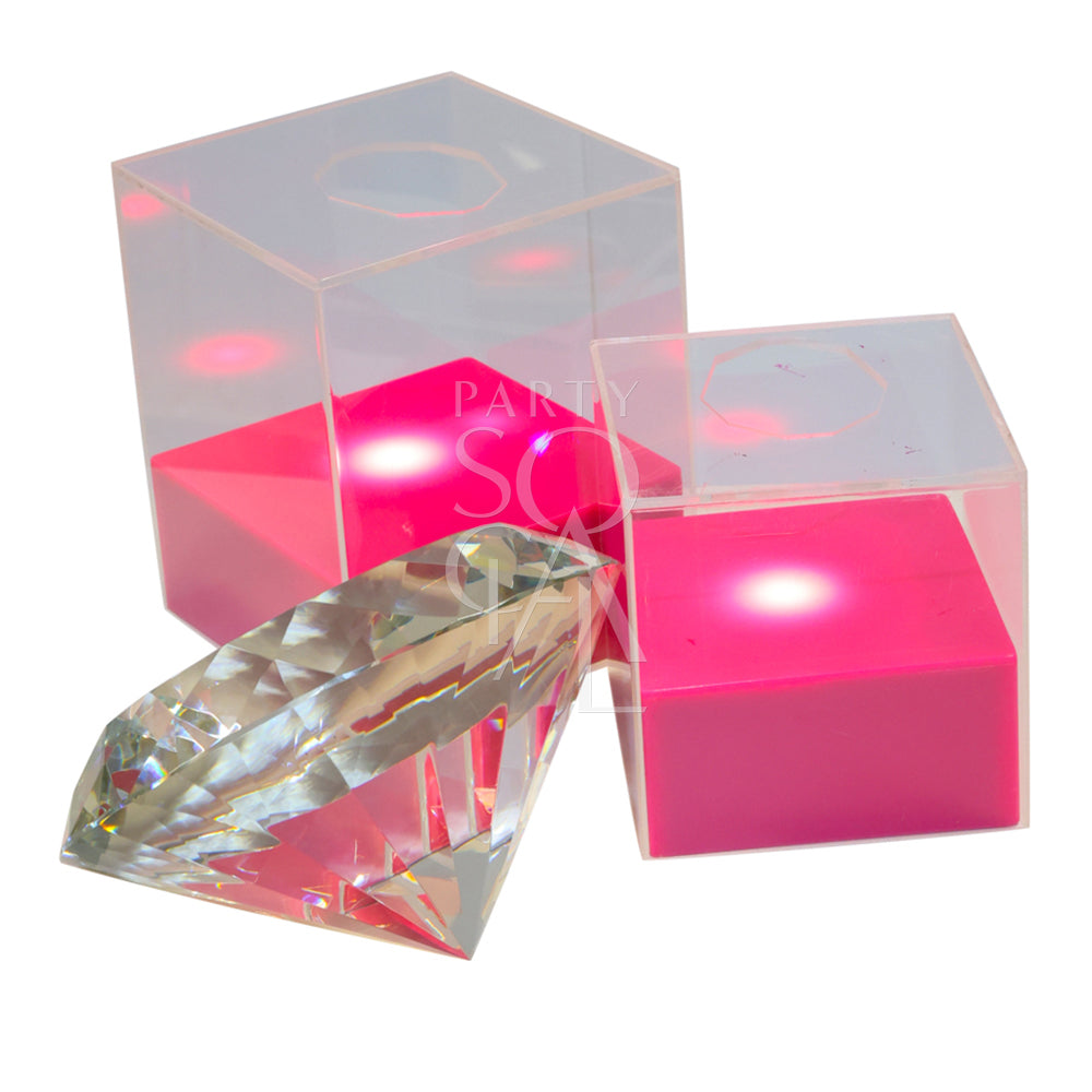 Luxurious diamond centerpiece designed to add a touch of glamour and elegance. The centerpiece features a dazzling diamond-shaped design with intricate detailing, reflecting light beautifully and creating a stunning focal point for any table or event.