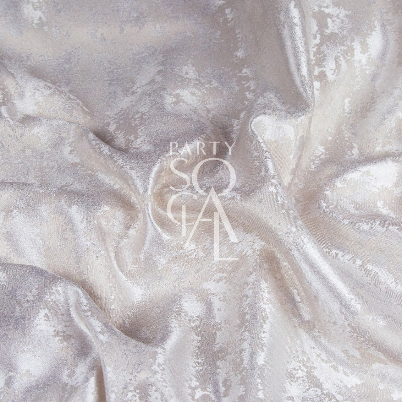 Luxurious round tablecloth crafted from jacquard fabric, featuring intricate woven patterns. The design adds a touch of elegance and sophistication to dining settings, enhancing the overall decor with its rich texture and subtle sheen.