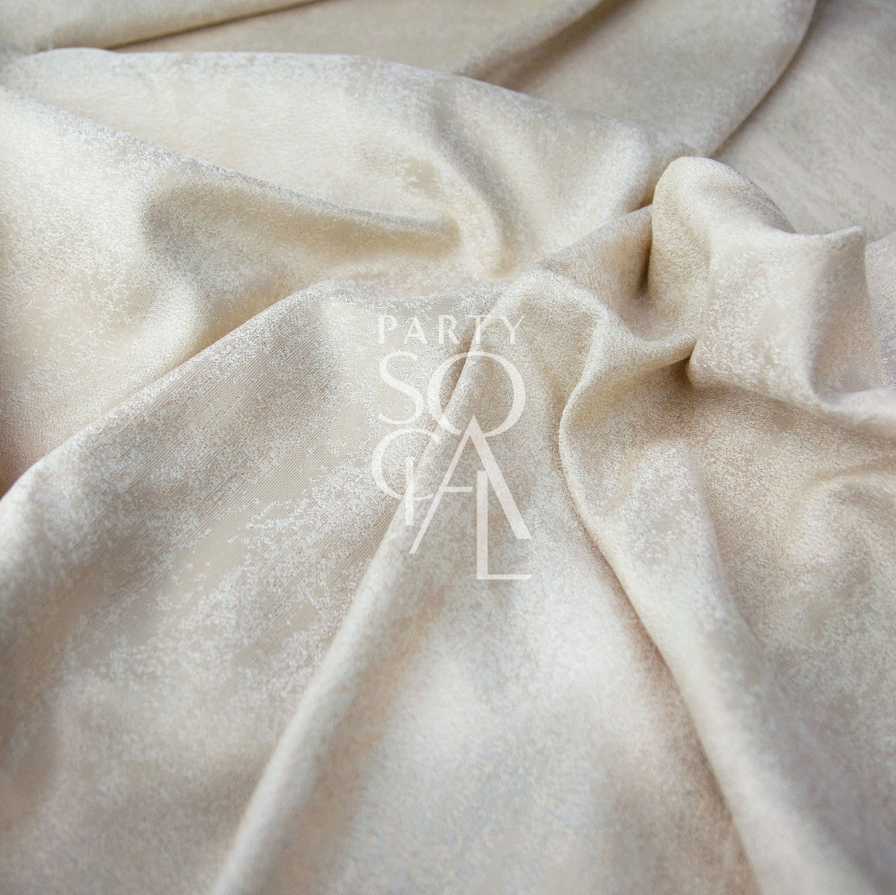 Luxurious round tablecloth crafted from jacquard fabric, featuring intricate woven patterns. The design adds a touch of elegance and sophistication to dining settings, enhancing the overall decor with its rich texture and subtle sheen.