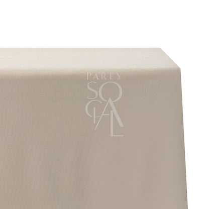 A rectangular cotton-linen tablecloth in bleached sand, with a soft and neutral tone. This elegant tablecloth adds a subtle warmth and sophistication to your dining area, ideal for casual and formal gatherings.