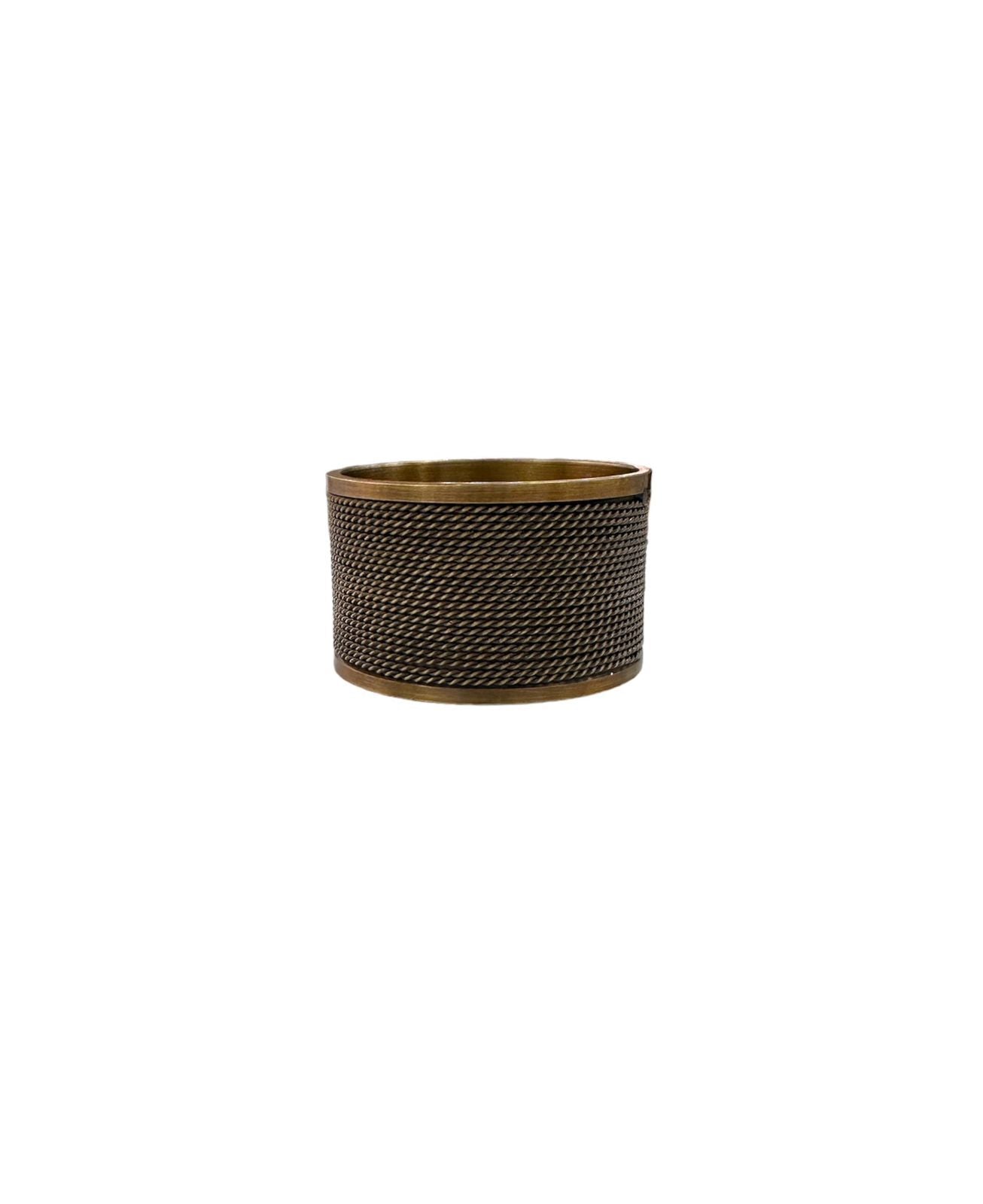 A brass-wired napkin ring featuring an elegant and stylish design. This high-quality napkin ring adds a touch of sophistication to your table setting, with its sleek, metallic finish and intricate wire detailing. Ideal for formal dining and special occasions, it enhances the presentation of your napkins with a refined and polished look.