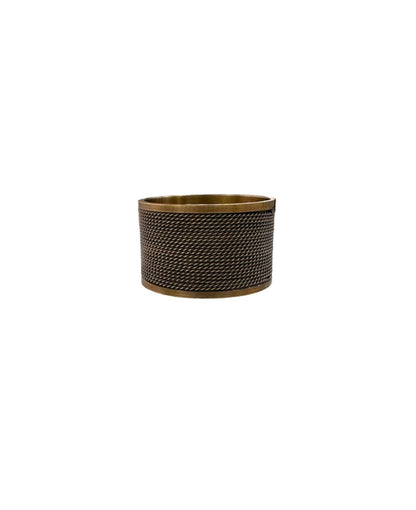 A brass-wired napkin ring featuring an elegant and stylish design. This high-quality napkin ring adds a touch of sophistication to your table setting, with its sleek, metallic finish and intricate wire detailing. Ideal for formal dining and special occasions, it enhances the presentation of your napkins with a refined and polished look.