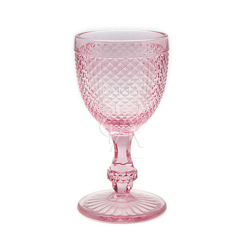 Vintage-style goblet in pink with a diamond pattern, offering a charming and refined appearance.